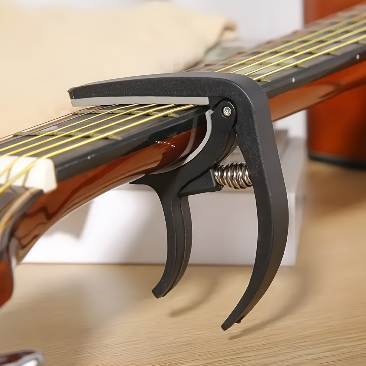 Guitar Capo Clip - คลิปหนีบกีตาร์ไม้ทนทาน สำหรับกีตาร์โปร่ง UK Capo - อุปกรณ์เสริมเครื่องดนตรี